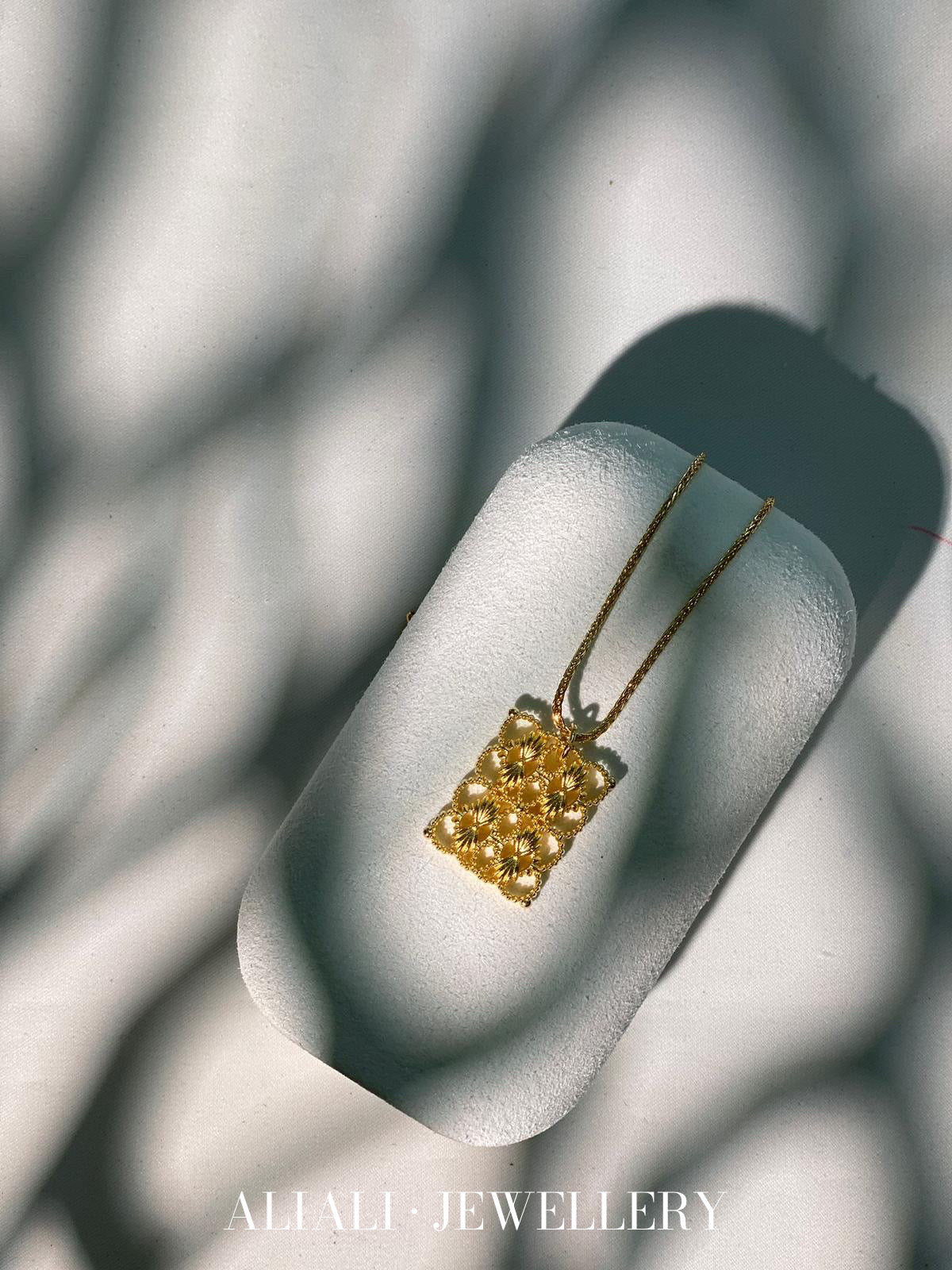 Shell Lace Necklace