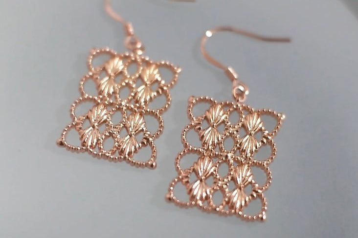 Shell Lace Earrings